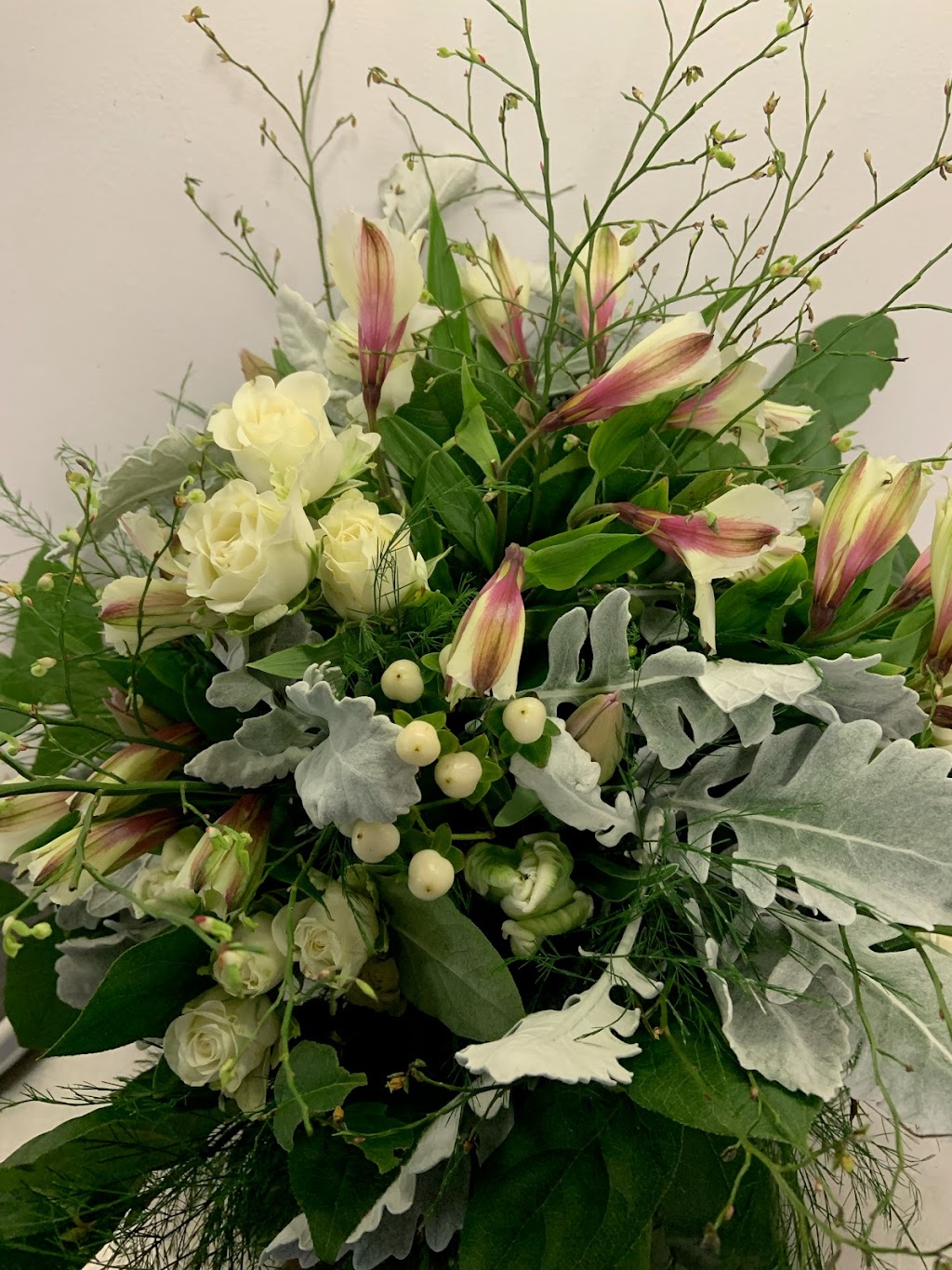 BBBlooms Floral Studio | 38 Academy St, St. Catharines, ON L2R 2M7, Canada | Phone: (905) 682-5525