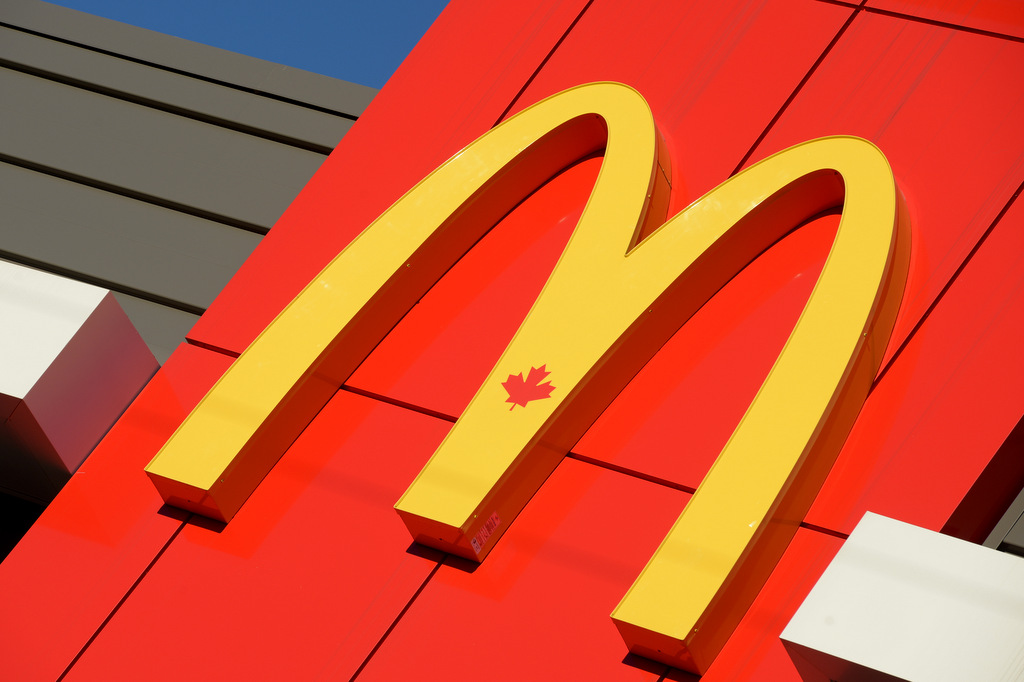 McDonalds | 825 Boul, Route Jean-Gauvin, Sainte-Foy, QC G1X 4M6, Canada | Phone: (418) 872-6805