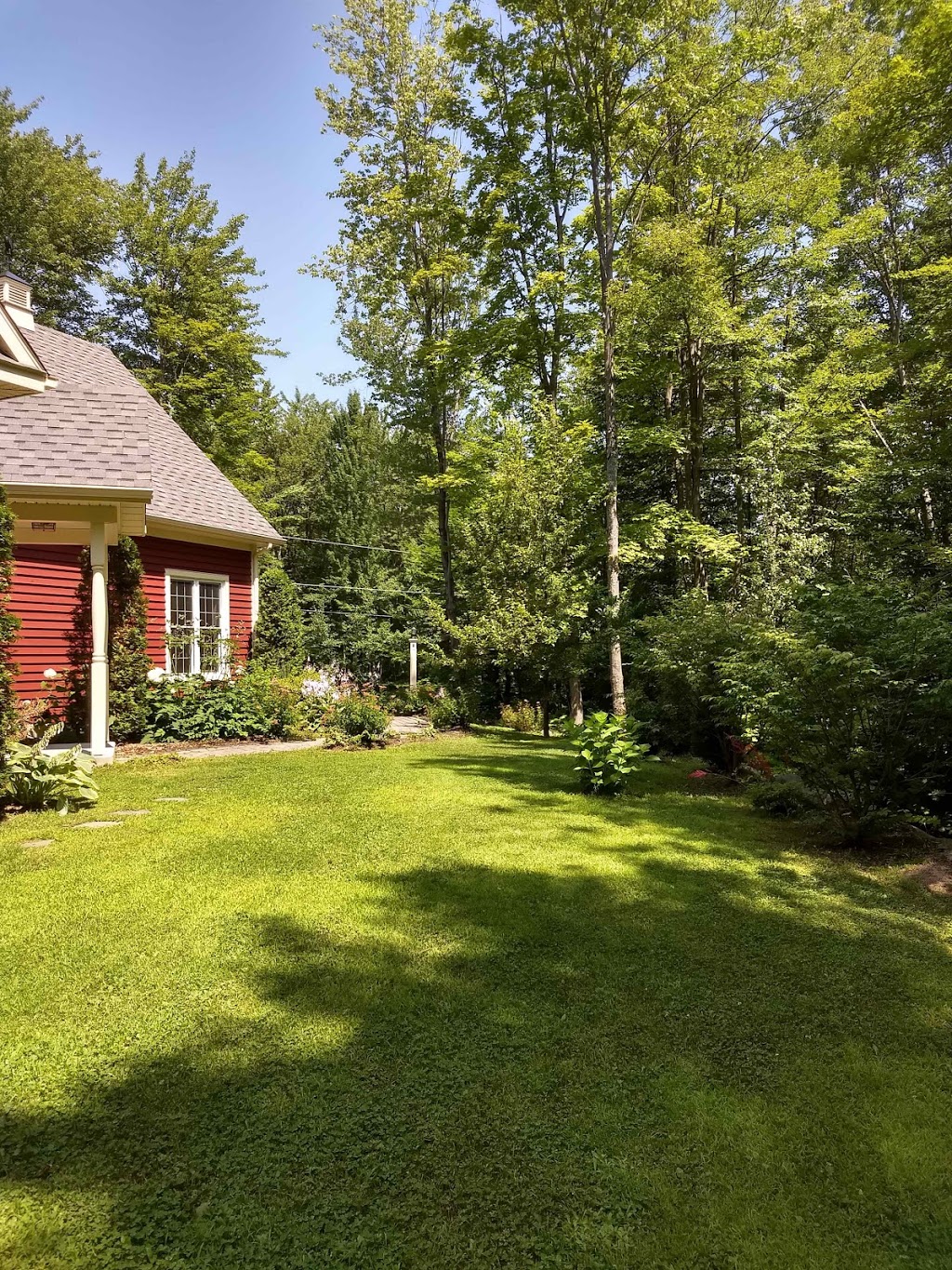 La Châtelaine | 13 Impasse de la Roche, Shefford, QC J2M 1P3, Canada | Phone: (450) 777-9008