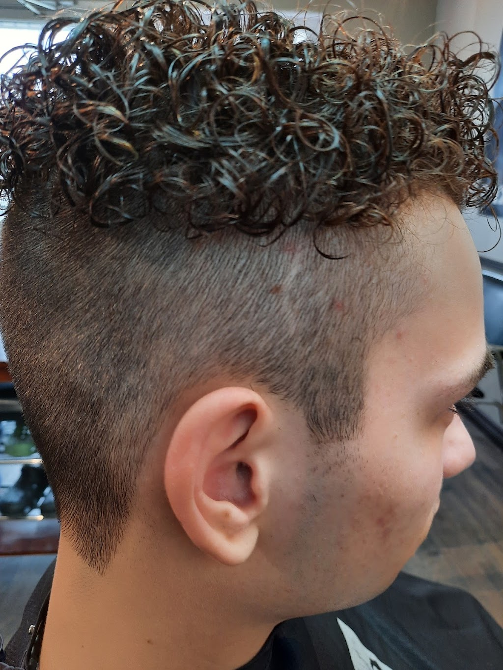 Salon Le Capricorne | 816 Boul. Sainte-Geneviève, Chicoutimi, QC G7G 2E8, Canada | Phone: (418) 696-4000