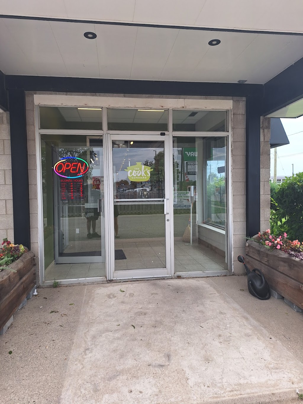 The Cooks Cupboard | 183 Goderich St, Port Elgin, ON N0H 2C1, Canada | Phone: (226) 453-2225