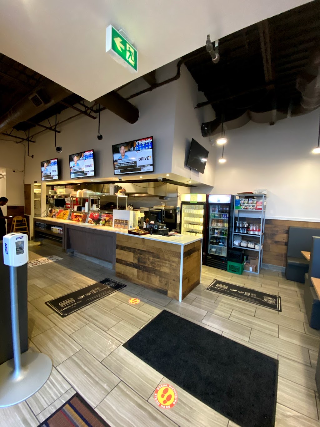 Anthonys Grill | 200 John St W E2, Oshawa, ON L1J 2B4, Canada | Phone: (905) 240-2444