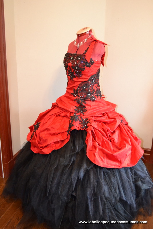 Hélène Poirier, couturière, costumière | 200 Rang Saint-Joseph, Notre-Dame-de-Stanbridge, QC J0J 1M0, Canada | Phone: (450) 296-4912