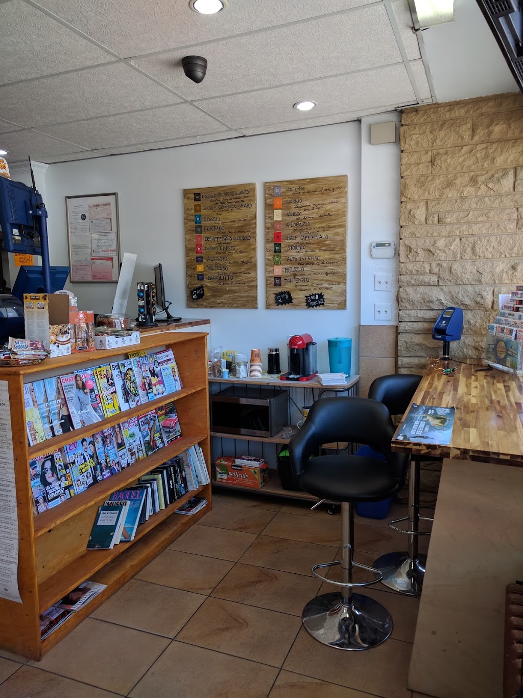 Dépanneur Chez Laurie | 2935 Rue Fleury E, Montréal, QC H2B 1M3, Canada | Phone: (514) 543-9988