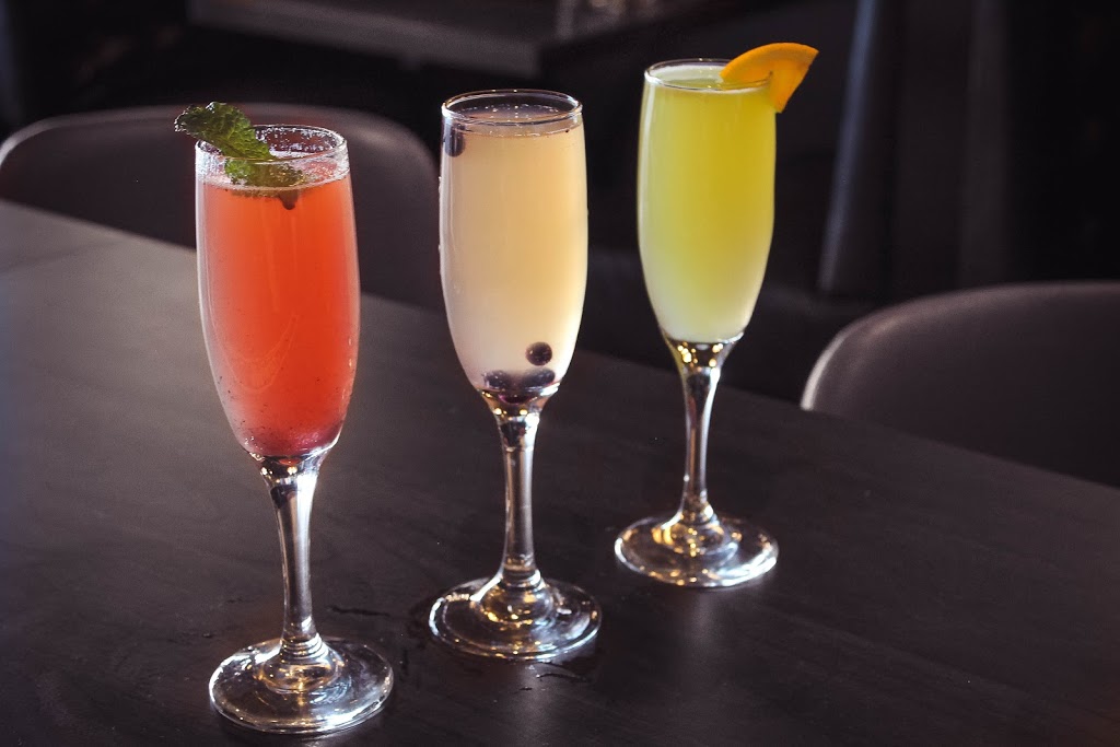 Martinis Bar & Patio | 2980 King St E, Kitchener, ON N2A 1A9, Canada | Phone: (519) 893-6570