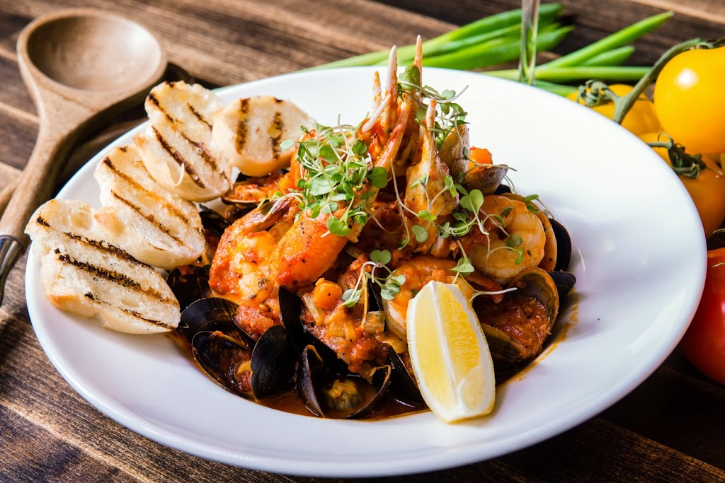 Bellissimo Restaurant & Lounge | 877 Waverley St, Winnipeg, MB R3T 5V3, Canada | Phone: (204) 489-0495