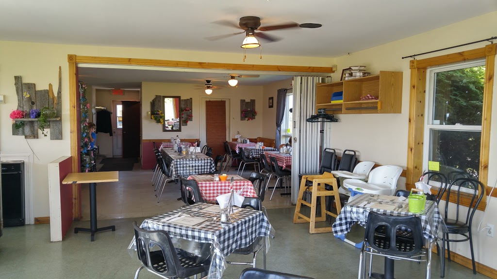 Restaurant Lorrizon | 325 Route De LEglise, Saint-Claude, QC J0B 2N0, Canada | Phone: (819) 845-2332