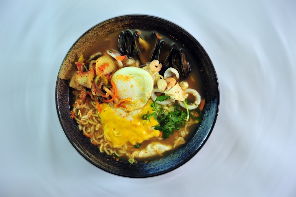 Restaurant Pompom Rouge | 540 Avenue Ampère, Laval, QC H7N 3Y6, Canada | Phone: (450) 933-9168