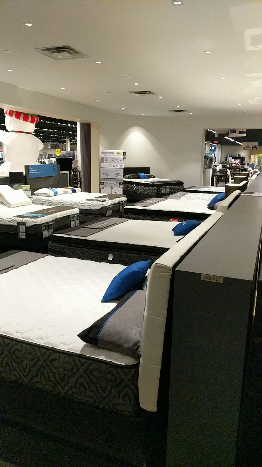 Leons Furniture | 2070 Dundas St E, Mississauga, ON L4X 1L9, Canada | Phone: (905) 848-5366