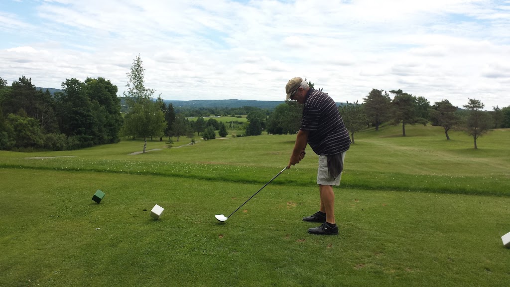 Club de Golf Richmond-Melbourne Inc | 75 Rue Belmont, Richmond, QC J0B 2H0, Canada | Phone: (819) 826-3411