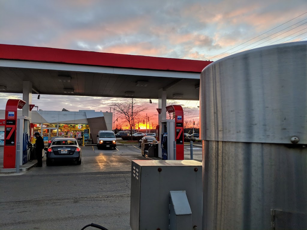 Esso | 520 Dundas St W, Oakville, ON L6H 6Y3, Canada | Phone: (905) 257-8350