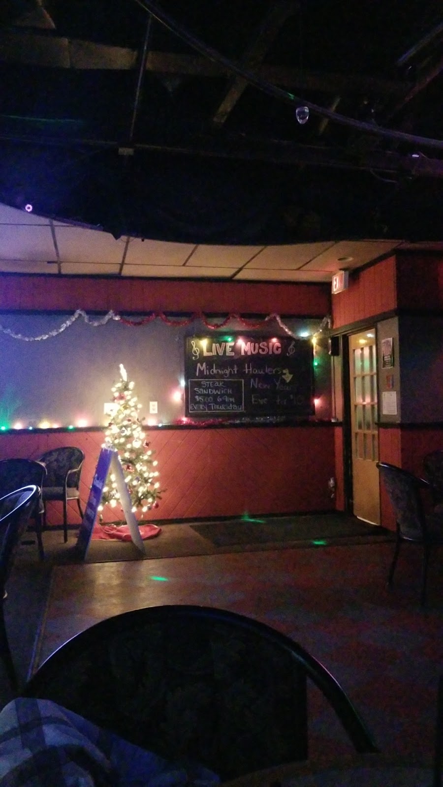 Roadside Pub | 834 68 St NE, Calgary, AB T2A 6X7, Canada | Phone: (403) 272-6968
