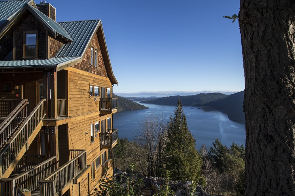 Moon Water Lodge | 265 Trans-Canada Hwy, Malahat, BC V0R 2L0, Canada | Phone: (778) 432-3123