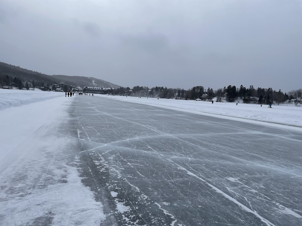 Patinoire du lac Beauport | 230 Chem. du Tour-du-Lac, Lac-Beauport, QC G3B 0T7, Canada | Phone: (418) 849-7141