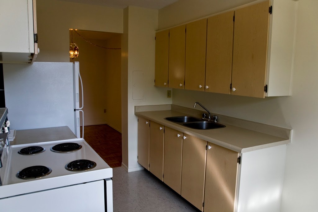 Royal Towne Apartments | 87 Westwood Rd, Guelph, ON N1H 6Y8, Canada | Phone: (519) 836-8920