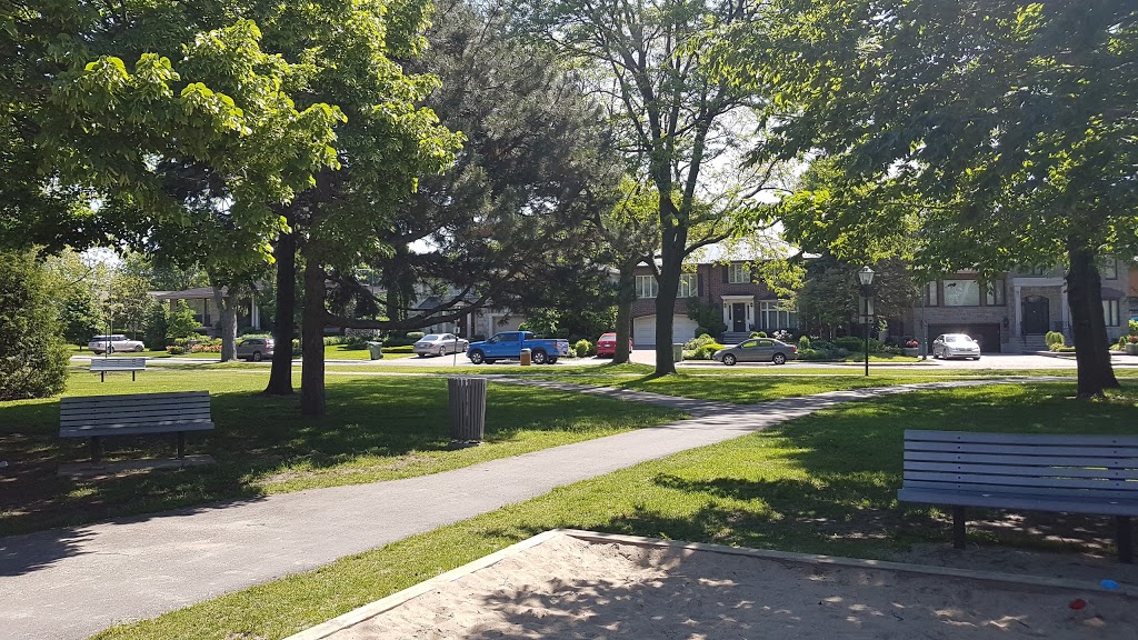 Parc Dakin | 1880 Chemin Saint-Clare, Mont-Royal, QC H3R 2P4, Canada | Phone: (514) 872-0311