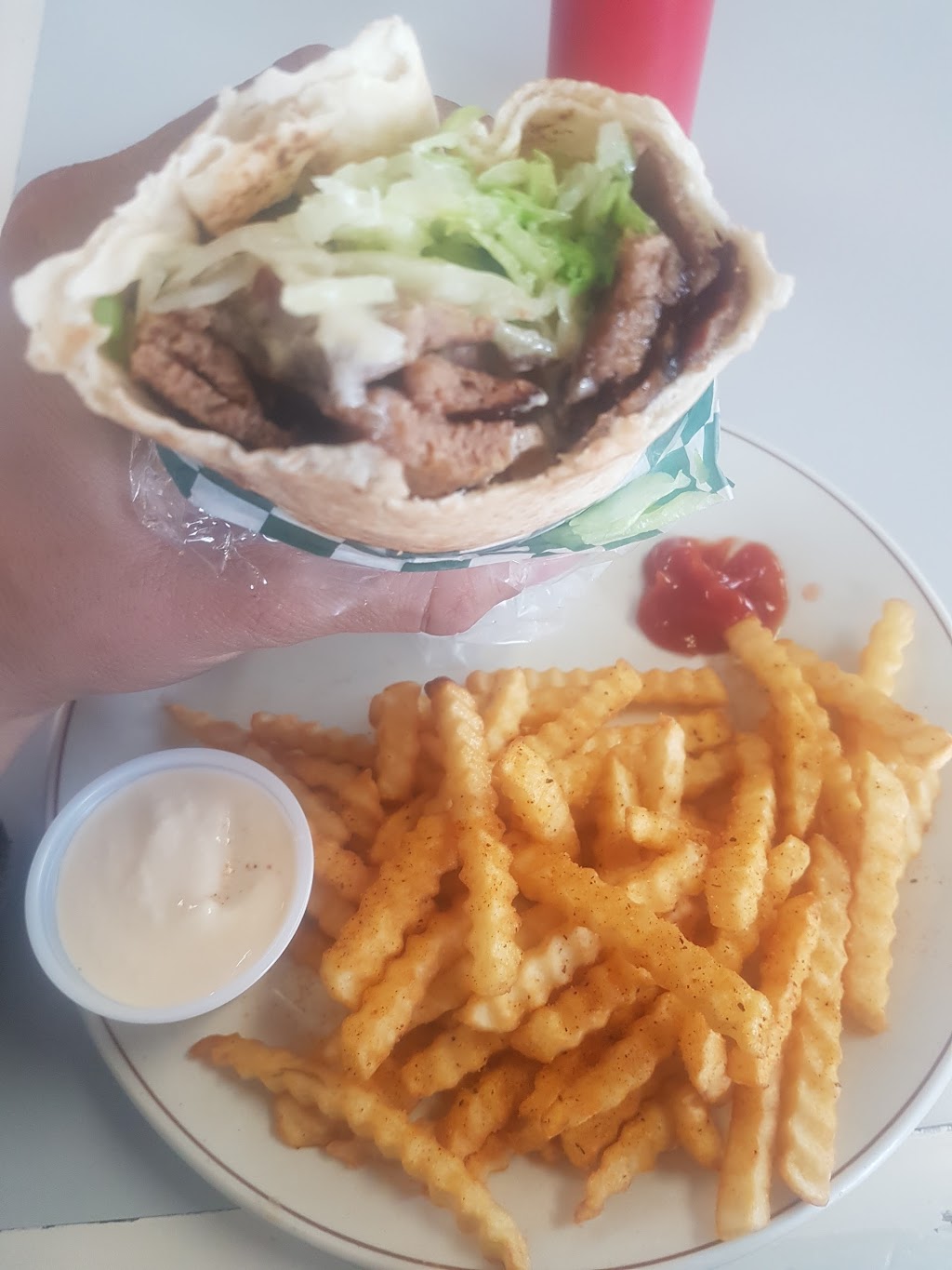 Queen Donair | 304 20 Ave, Nisku, AB T9E 7Z9, Canada | Phone: (780) 955-2566
