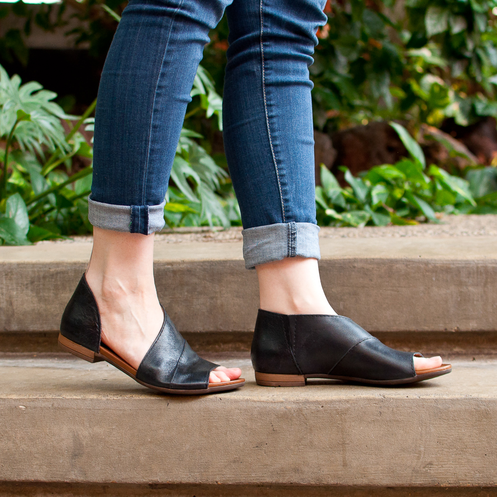Kunitz Shoes | 10846 Jasper Ave, Edmonton, AB T5J 2B2, Canada | Phone: (780) 428-0200