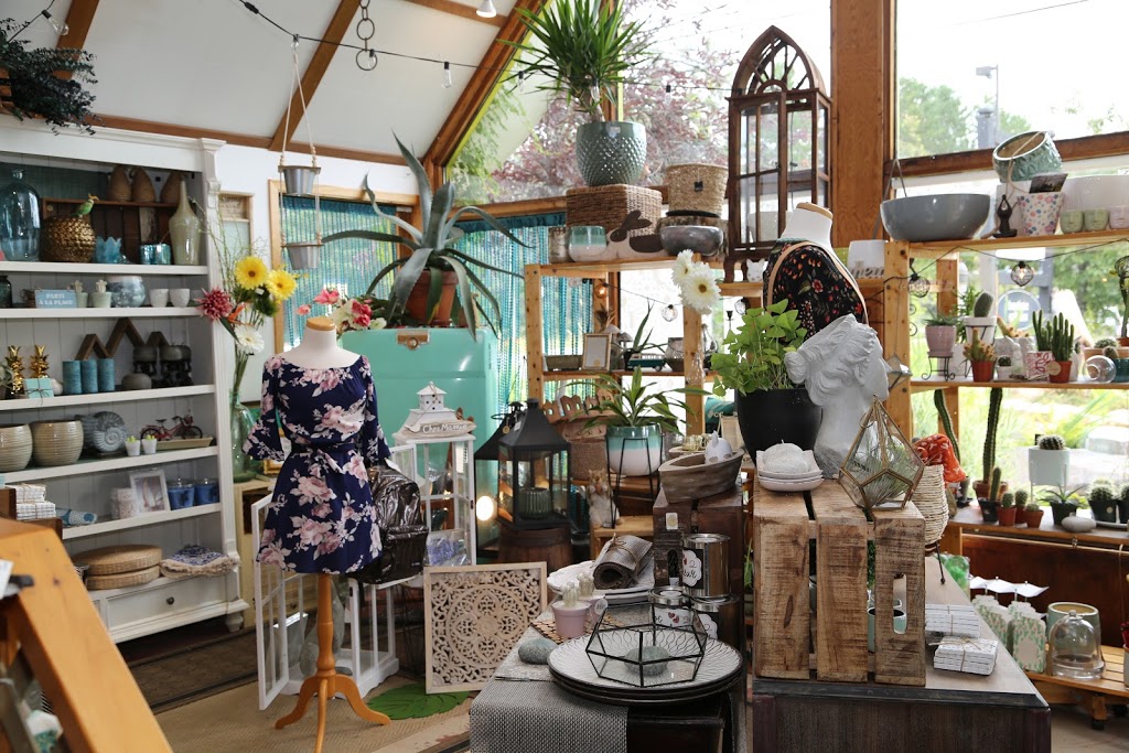 Fleuriste St-Donat Enr | 984 Rue Principale, Saint-Donat-de-Montcalm, QC J0T 2C0, Canada | Phone: (819) 424-2661
