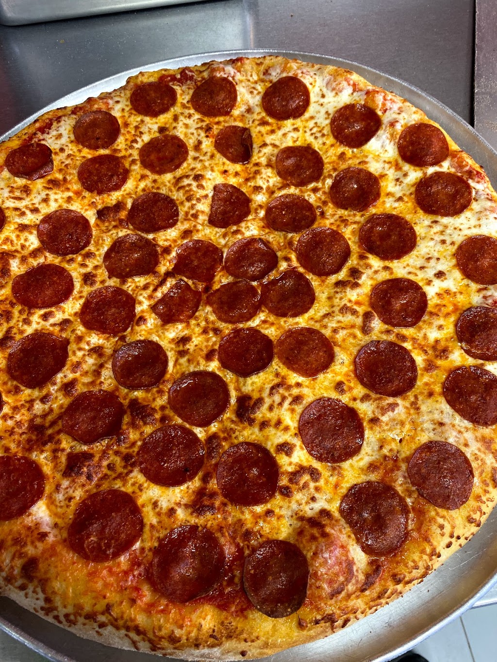Reginos Pizza | 10 Fincham Ave Unit 104, Markham, ON L3P 4C8, Canada | Phone: (905) 472-6002