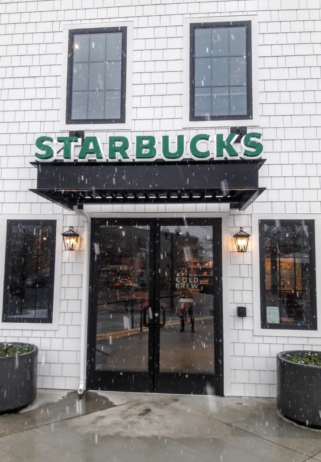 Starbucks | 530 Peace Portal Dr, Blaine, WA 98230, USA | Phone: (360) 594-7050