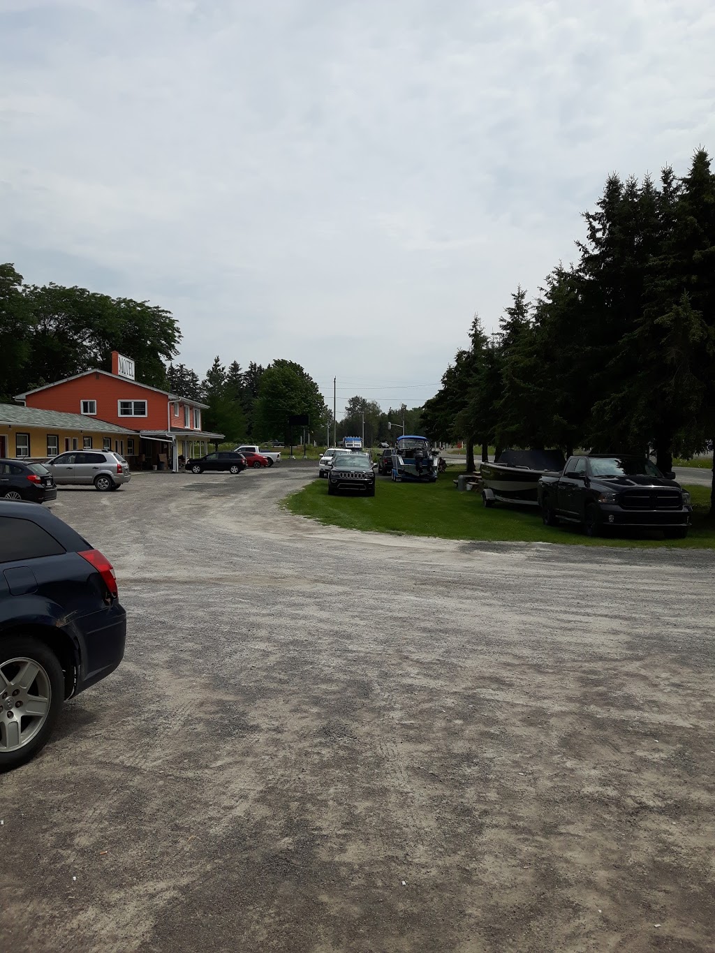 Knights Inn Cobourg | 2215 Division St N, Cobourg, ON K9A 4J9, Canada | Phone: (905) 372-2158