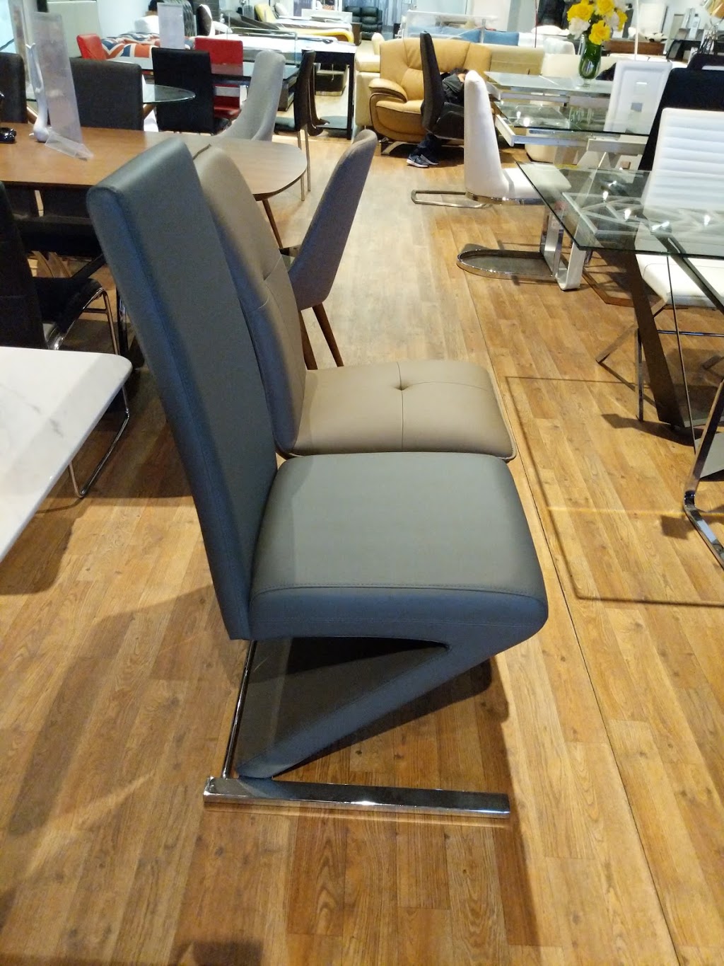 La Vie Furniture | 1580 Trinity Dr #5, Mississauga, ON L5T 1K4, Canada | Phone: (905) 565-9191