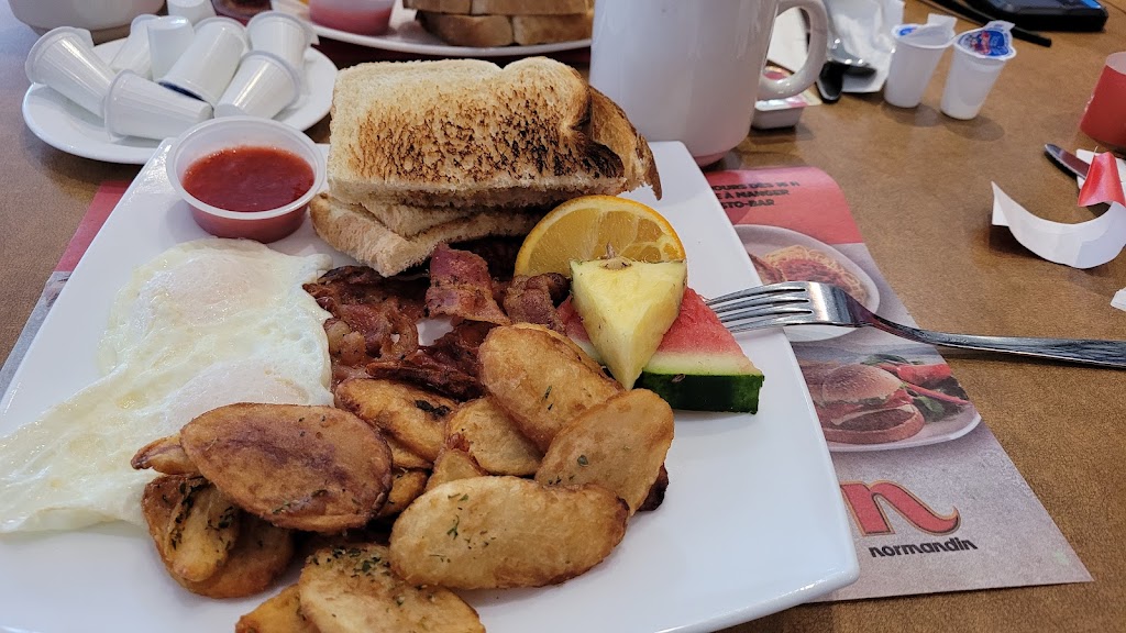 Restaurant Normandin | 5146 Bd Wilfrid-Hamel, Québec, QC G2E 2G9, Canada | Phone: (418) 877-1192