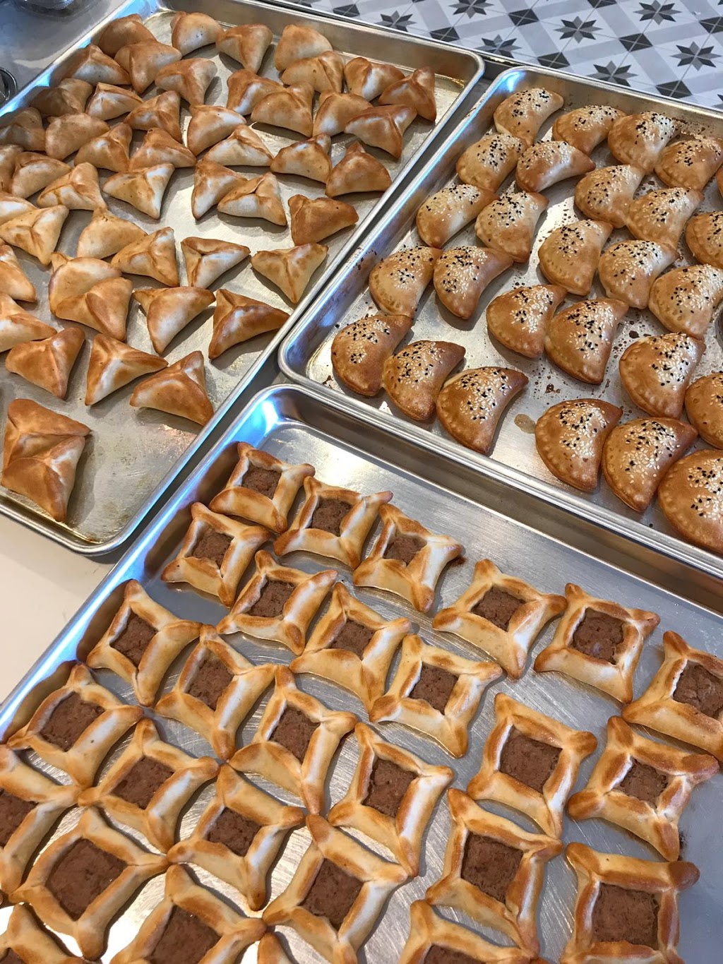 Beladi’s Bakery | 101 Fanshawe Park Rd E, London, ON N5X 3V9, Canada | Phone: (519) 601-5454