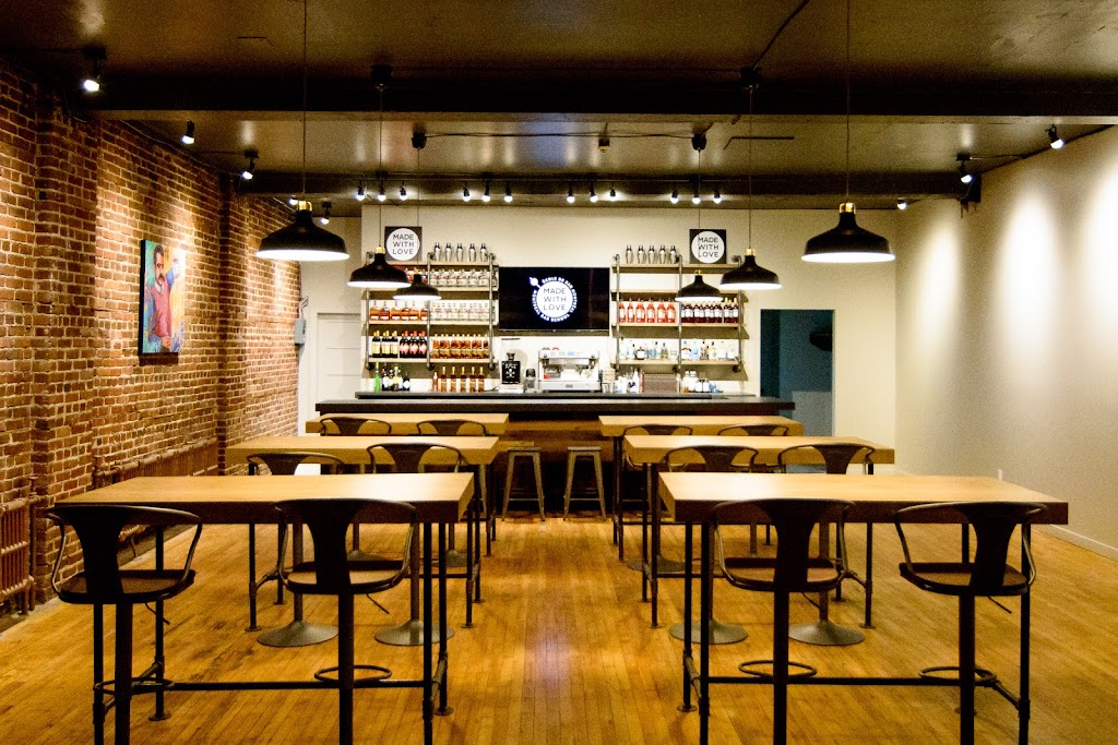 École de bar MADE WITH LOVE Bar School | 1585 Boul. Saint-Laurent, Montréal, QC H2X 2S9, Canada | Phone: (514) 593-8830
