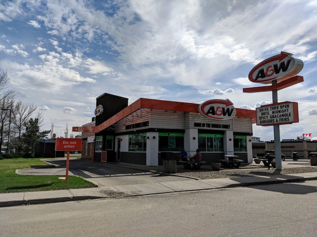 A&W Canada | 4211 50 St, Innisfail, AB T4G 1V6, Canada | Phone: (403) 227-4310