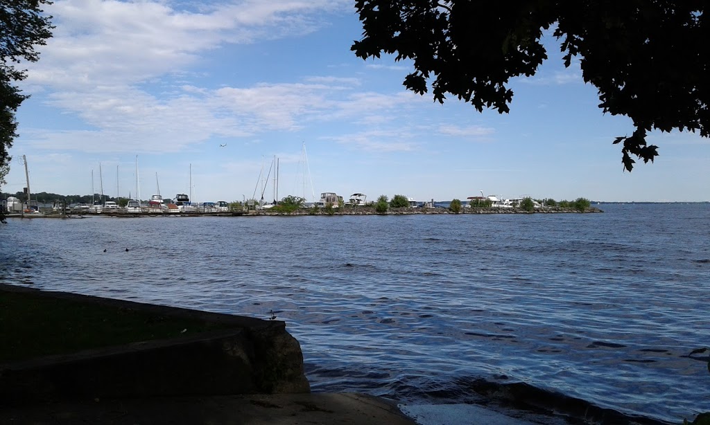 Heroes Park | Boulevard Beaconsfield, Beaconsfield, QC H9W 3V1, Canada | Phone: (514) 872-0311