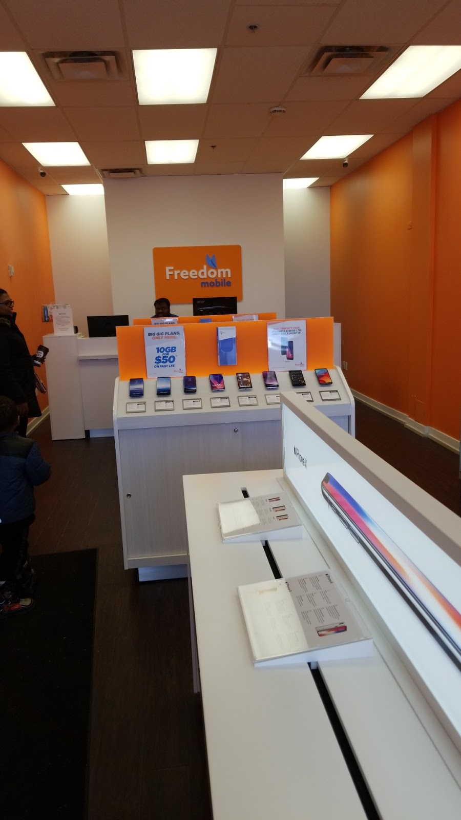 Freedom Mobile | Unit #120, 2377 Durham Regional Highway 2 Clarington Centre, Bowmanville, ON L1C 5A5, Canada | Phone: (905) 697-9000