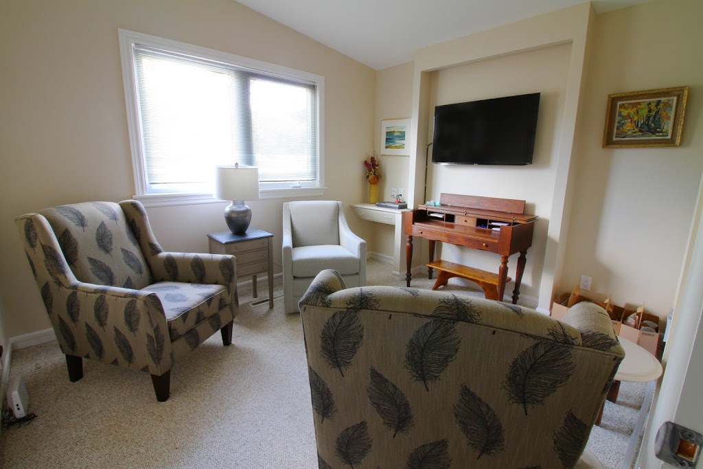 Arching Pines Bed & Breakfast | 9 Bayshore Rd, Haliburton, ON K0M 1S0, Canada | Phone: (705) 306-9296