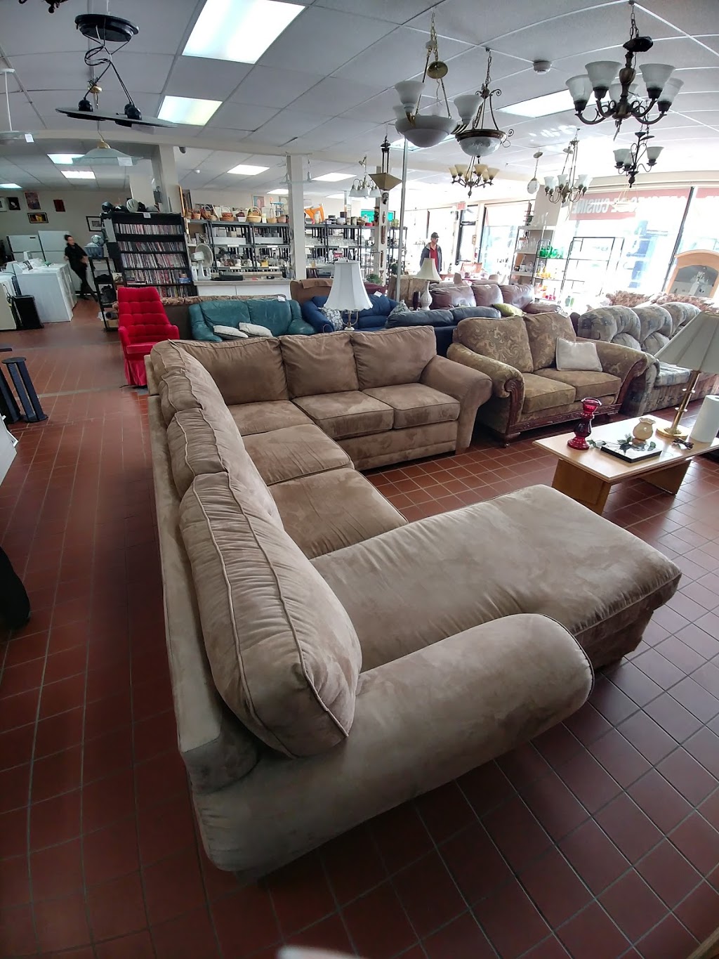 Au Revend Dons | 1926 Boulevard Bastien, Québec, QC G2B 1C1, Canada | Phone: (418) 845-0130