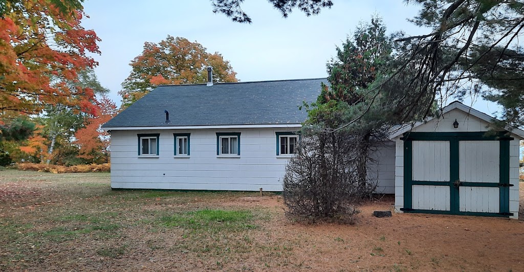 Chalet Gabrielle-Roy | 1 Rue Émile-Gagné, Petite-Rivière-Saint-François, QC G0A 2L0, Canada | Phone: (418) 760-1050
