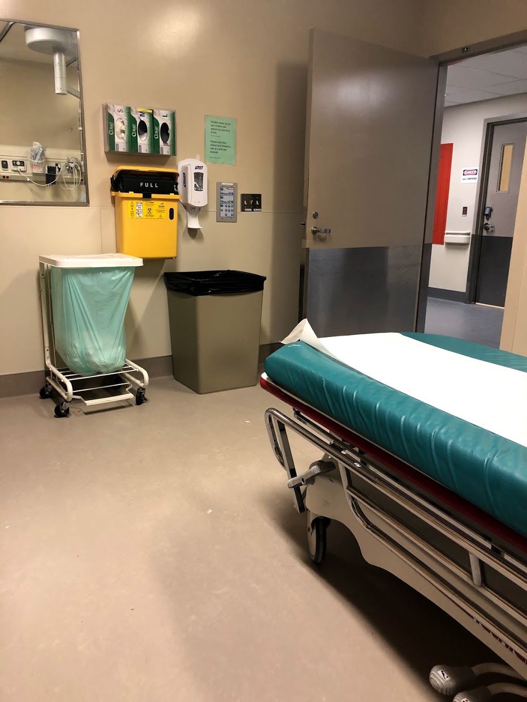 Montfort Hospital | 713 Montreal Rd, Ottawa, ON K1K 0T2, Canada | Phone: (613) 746-4621