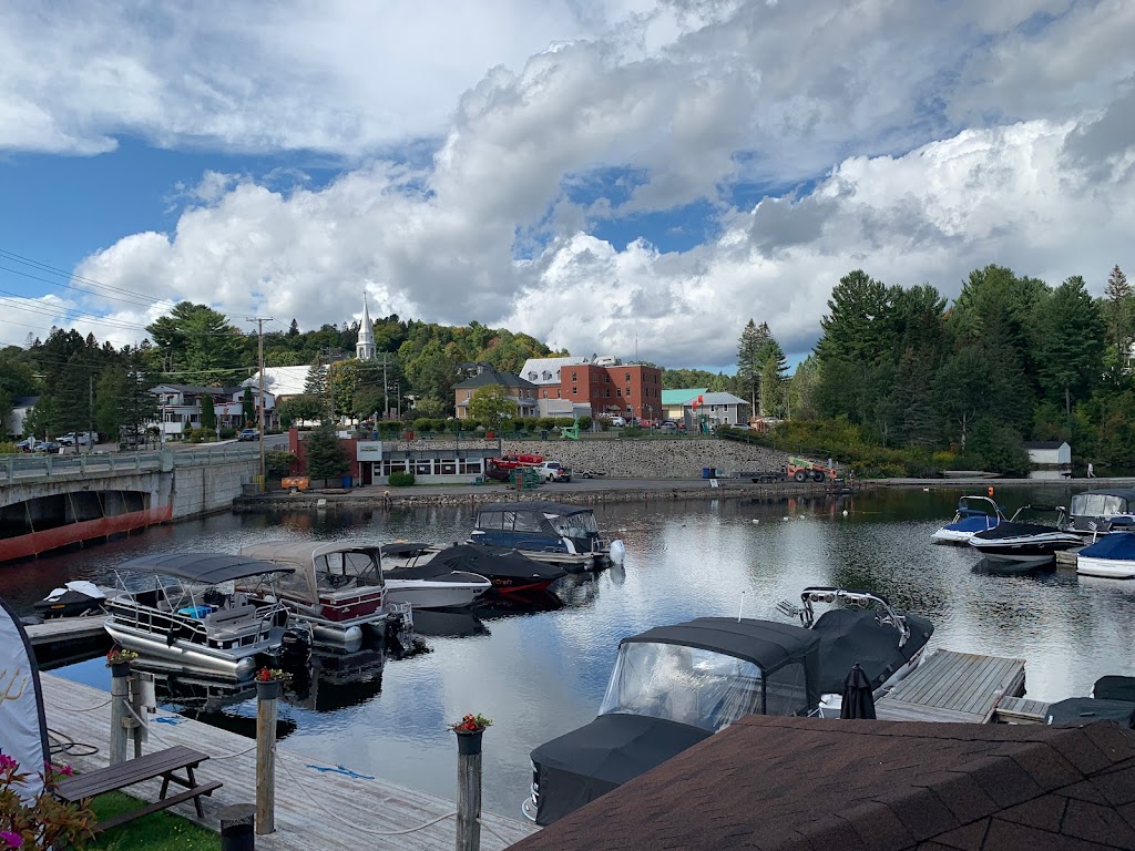 Pub Masson Marina | 60 Chem. Masson, Sainte-Marguerite-du-Lac-Masson, QC J0T 1L0, Canada | Phone: (438) 865-0044