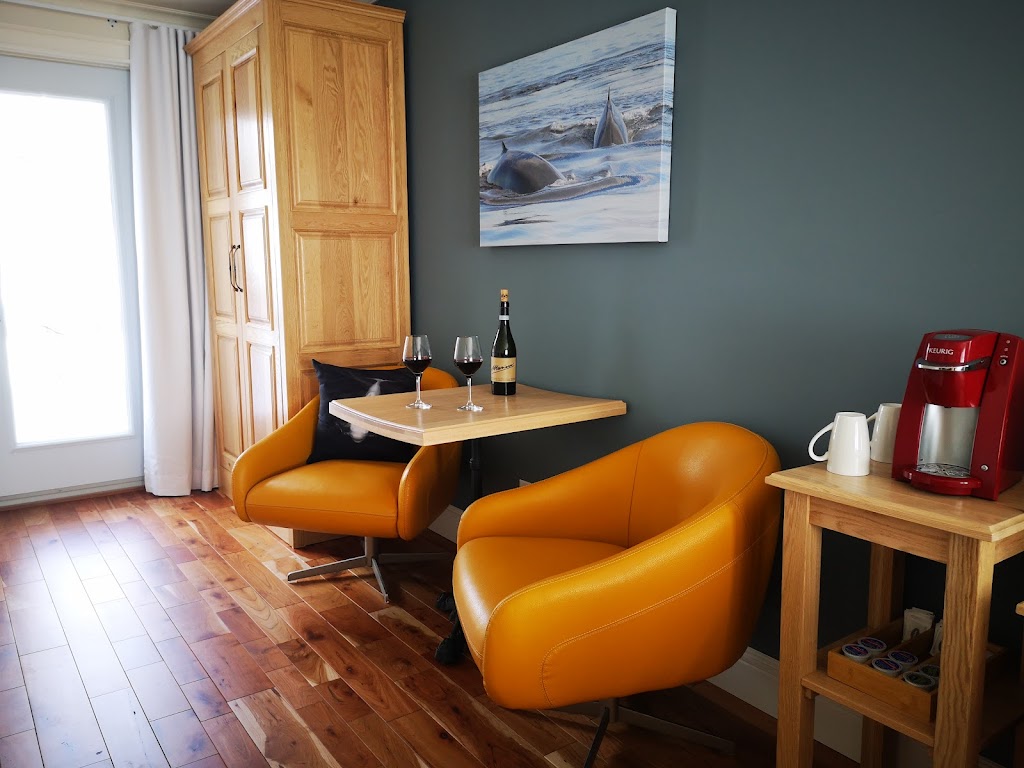 Au Cachalot Caché le gîte hôtel | 318 Rue Dupont Gravé, Tadoussac, QC G0T 2A0, Canada | Phone: (418) 235-4471