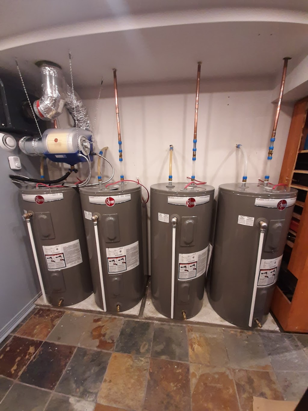 Chauffe-Eau Expert | 255 Rue Saulnier, Laval, QC H7M 3T2, Canada | Phone: (514) 613-6422