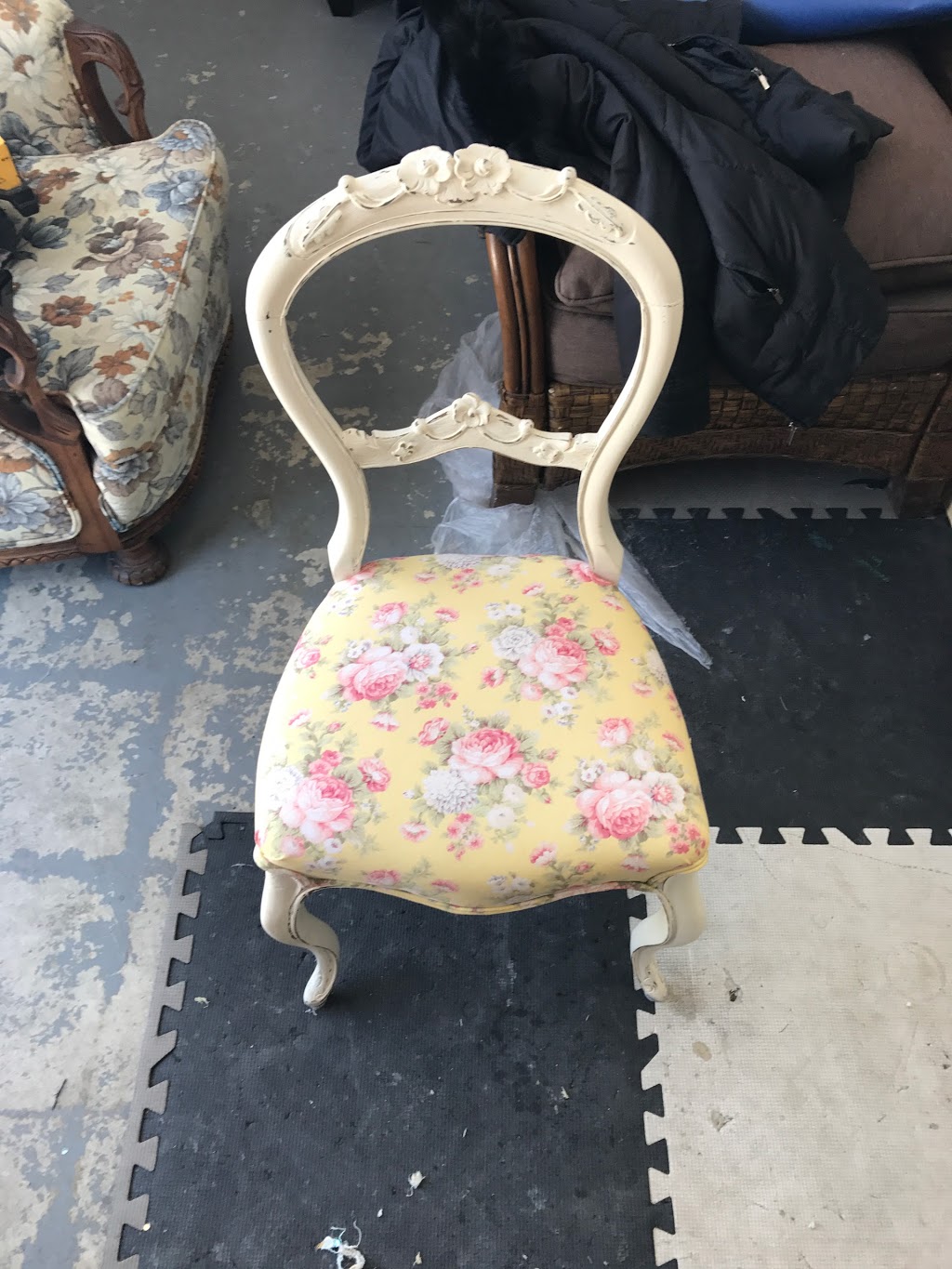 Worth Reupholstering | 1006 Theatre Rd, Gravenhurst, ON P1P 1R3, Canada | Phone: (705) 205-2777
