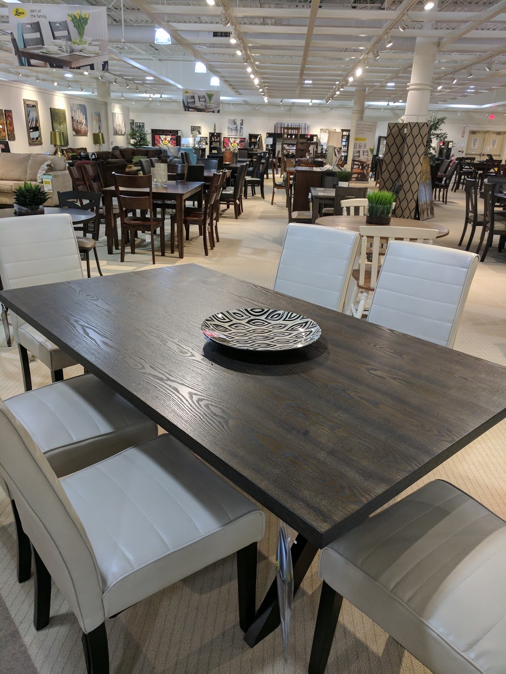 Leons Furniture | 121 Silvercreek Pkwy N, Guelph, ON N1H 3T3, Canada | Phone: (519) 767-5366