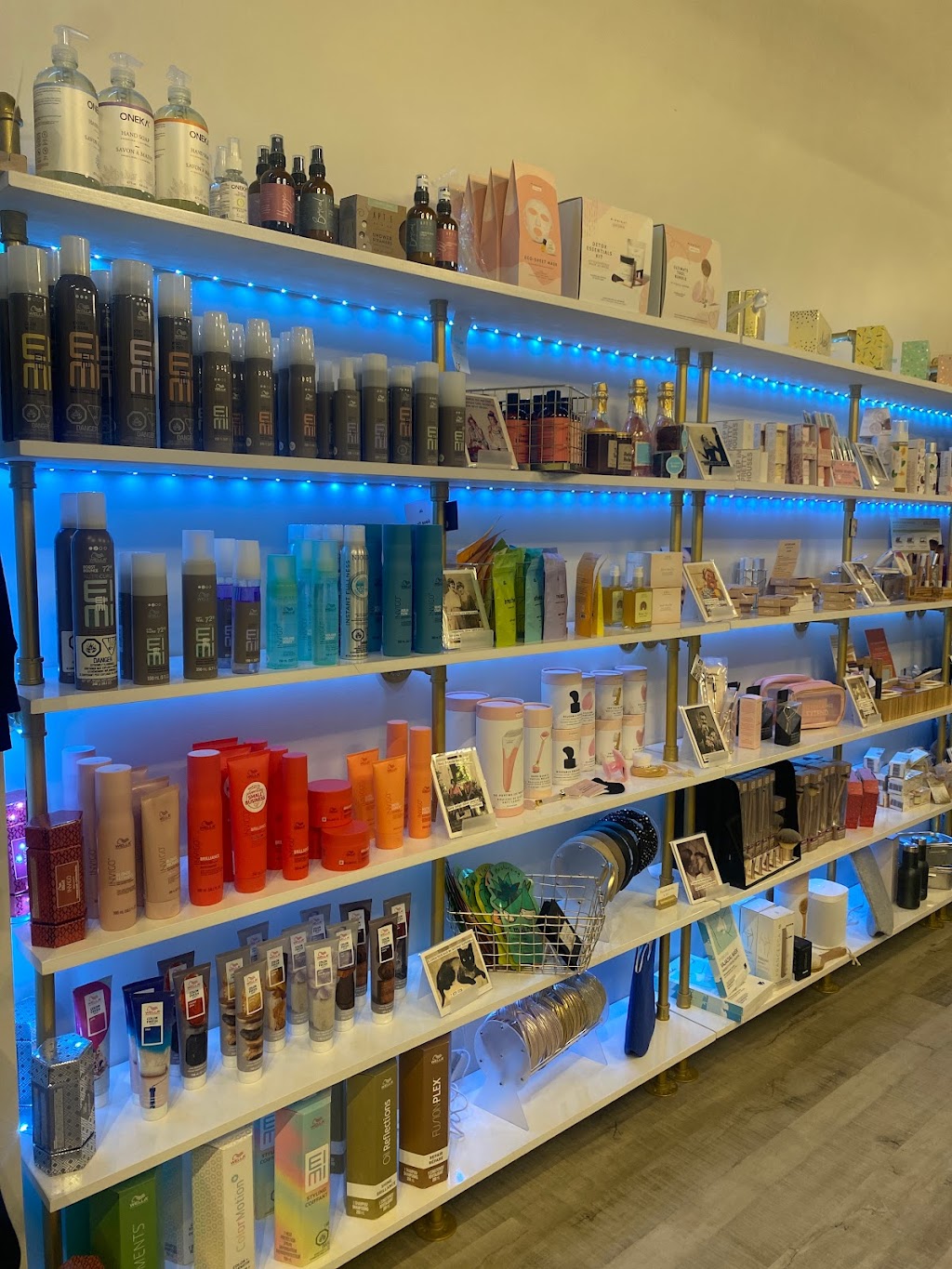 Beauty Bar by iwa | 170 Jozo Weider Blvd, Town Of The Blue Mountains, ON L9Y 0V2, Canada | Phone: (249) 882-2583