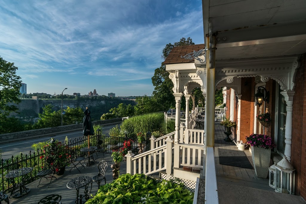 Niagara Grandview Manor | 5359 River Rd, Niagara Falls, ON L2E 3G9, Canada | Phone: (289) 296-3301