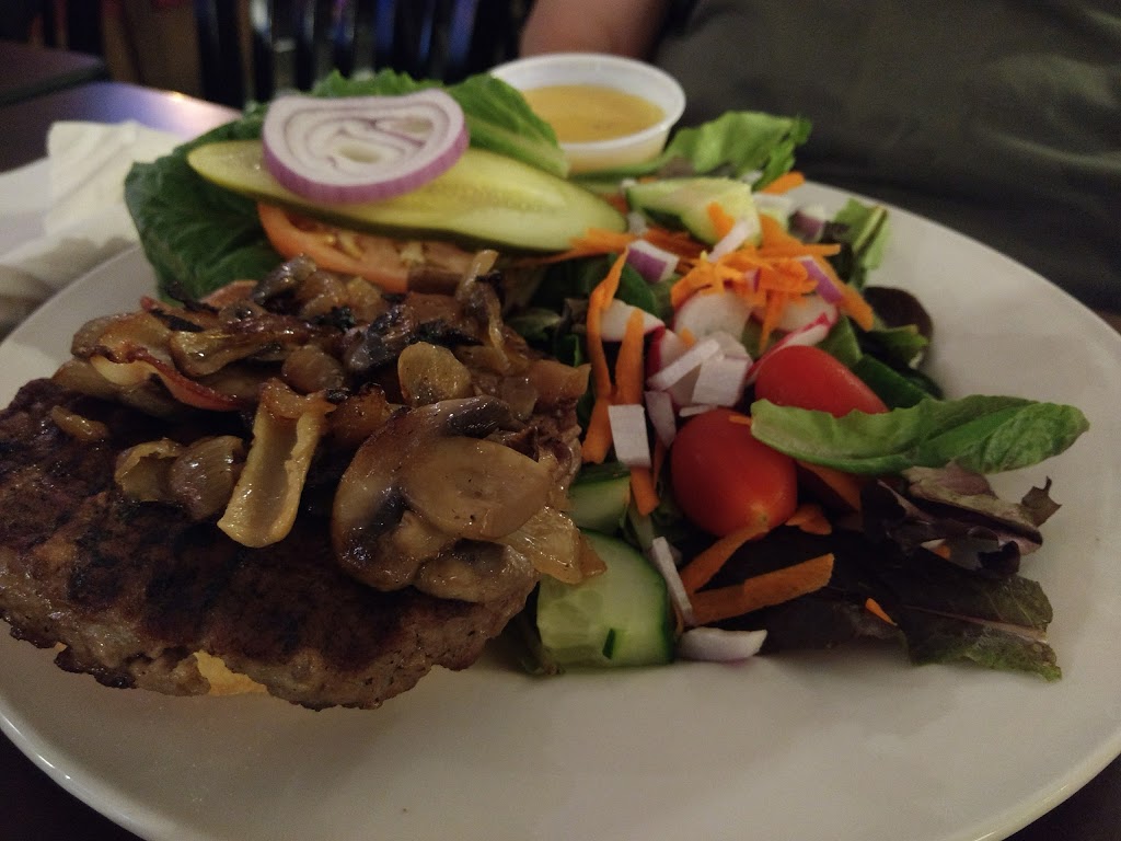 Maple Leaf House Grill & Lounge | 2749 Lake Shore Blvd W, Etobicoke, ON M8V 1H2, Canada | Phone: (416) 255-2558