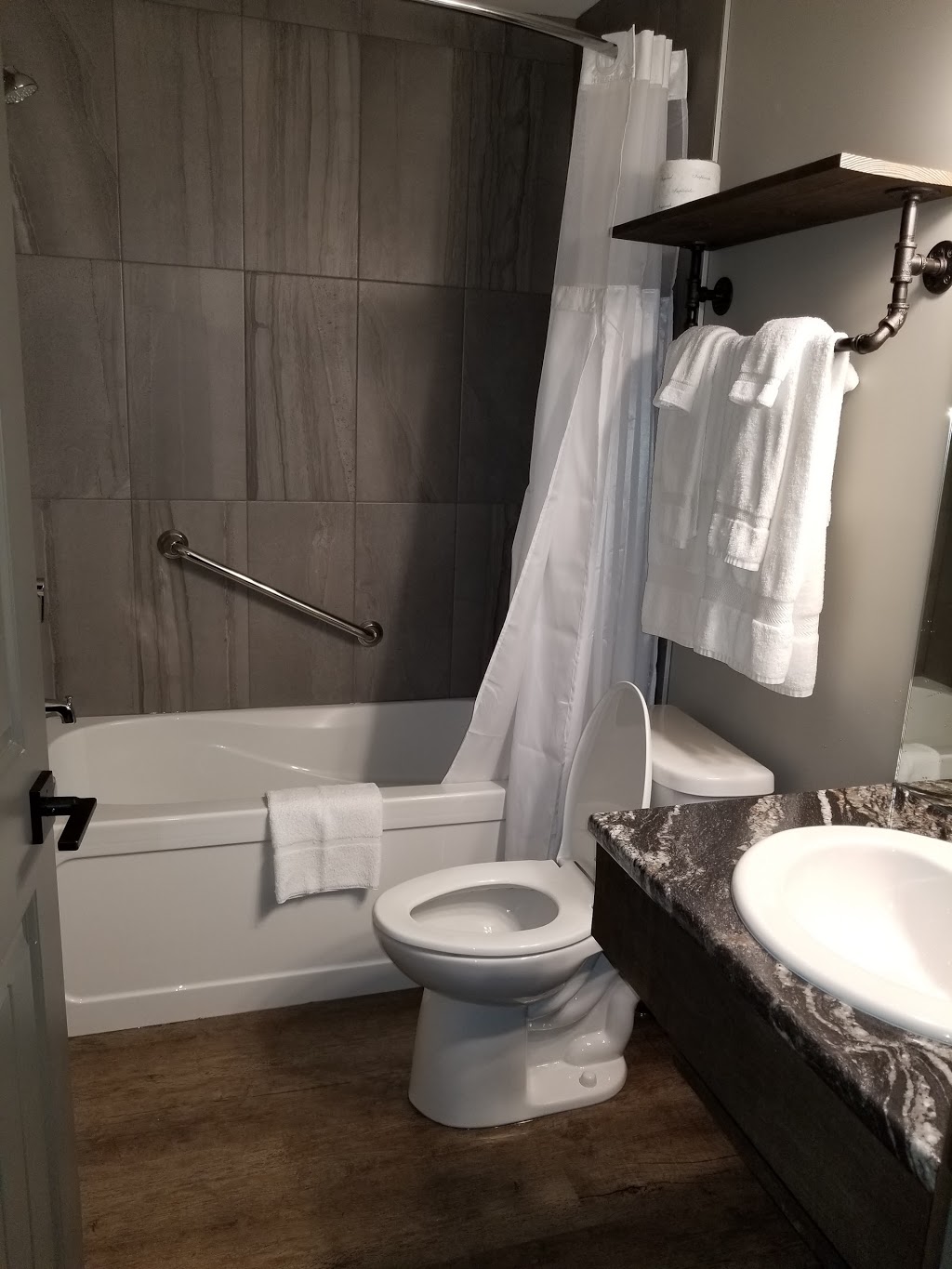 Sasquatch Inn | 46001 Lougheed Hwy, Harrison Mills, BC V0M 1L0, Canada | Phone: (604) 796-2730