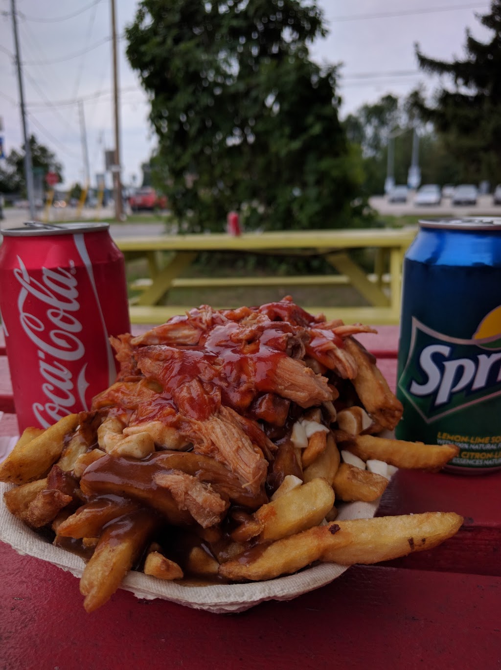 Suzie Qs | 10 Main St, Wasaga Beach, ON L9Z 2K3, Canada