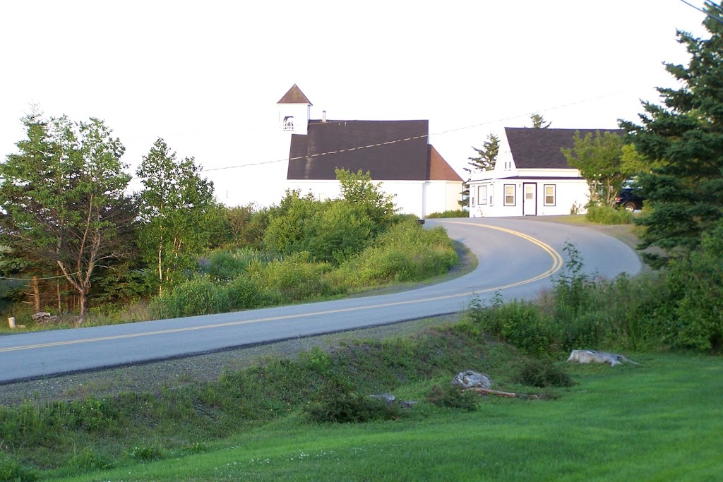 Barrett Bed and Breakfast | 723 Feltzen South Rd, Rose Bay, NS B0J 2X0, Canada | Phone: (902) 640-2111