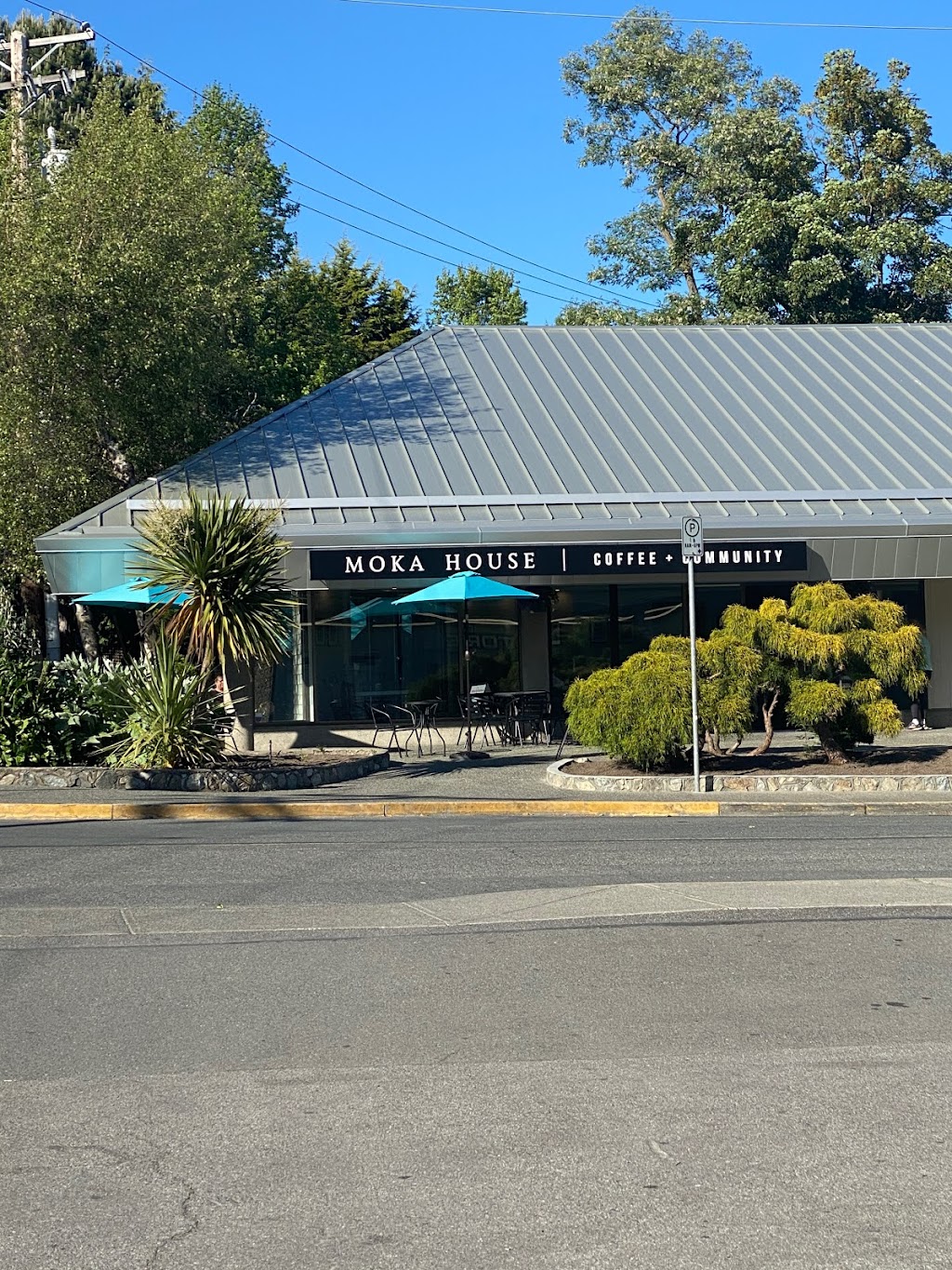 Moka House | 3849b Cadboro Bay Rd, Victoria, BC V8N 4G3, Canada | Phone: (778) 433-6652