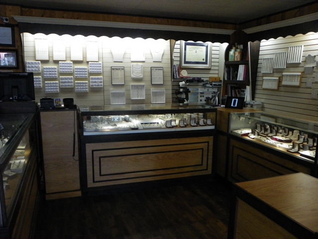 Bijouterie St-Arneault | 1362 Rue dActon, Acton Vale, QC J0H 1A0, Canada | Phone: (450) 546-2493